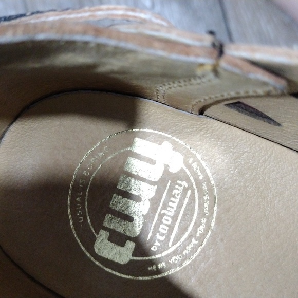 CWY by Coolway die cut dark grey leather booties. Size 7 - Picture 8 of 14